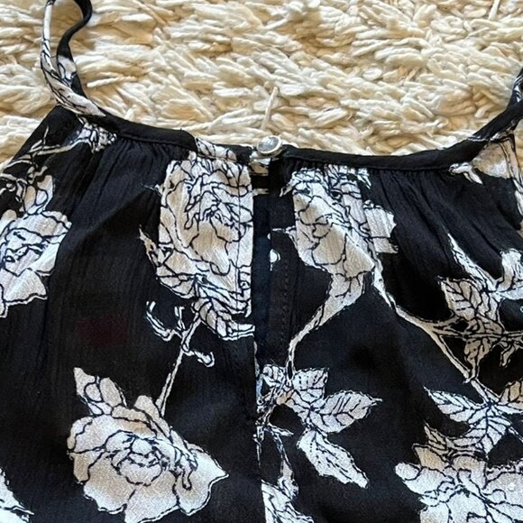 Le Chateau Floral Ruffled Tank - Picture 4 of 5